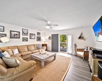 Now open for Winter and Huge Price Reduction! Book Today! - קאפטיבה - סלון