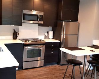 Modern Condo Near Microsoft For Business And Leisure Travelers - Bellevue - Kitchen