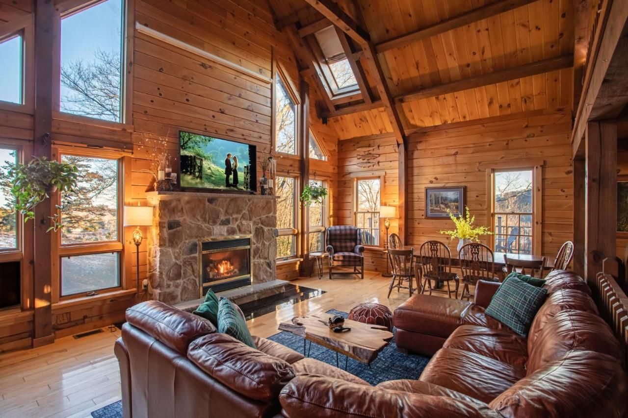 Rustic Ridge Log Cabin: Hot Tub, Games, Views!