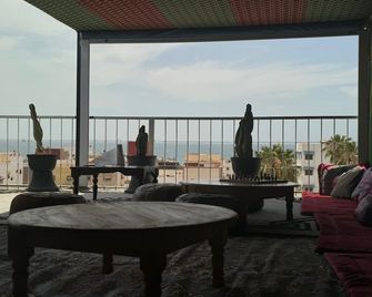 Dinosaur Anza Surf House - Agadir
