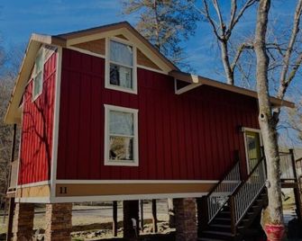 Ashford Lodge: Urban Treehouse #11 - Eureka Springs - Edificio