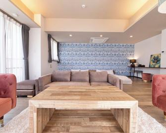 Gloce Condominium Resort Chatan Route58 - Chatan - Living room