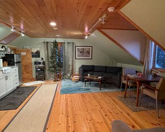 Pet-Friendly Studio on Croftville Road - Grand Marais - Living room