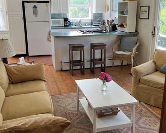 Secluded Island Cottage with Distant Ocean View - Block Island - Living room