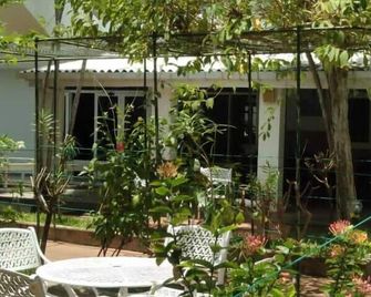 Milano Tourist Rest - Anuradhapura - Patio