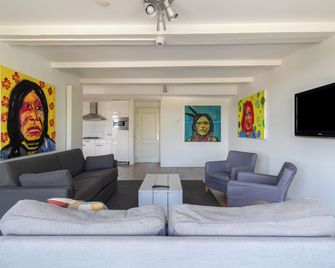 Amsterdam Centre Harbour Apartments - Амстердам - Вітальня