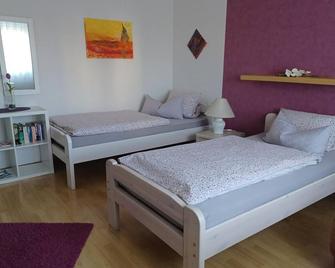 Apartment Mechthilde Goebel - 2-bed apartment - Montabaur - Schlafzimmer