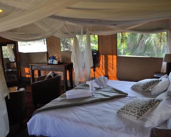 Shametu River Lodge - Divundu - Bedroom