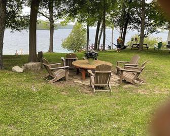 Royal York Cottage 5 - Providence Bay - Patio