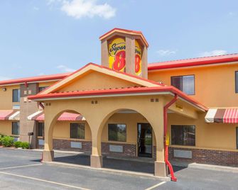 Super 8 by Wyndham Bowling Green South - באולינג גרין - בניין