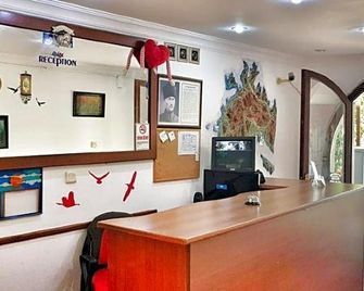 Merkez Kumsal Pansiyon - Bodrum - Front desk