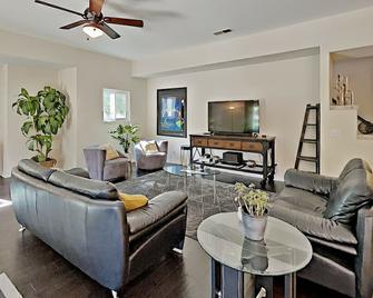 Beautiful Large Point Loma Home, Close To Beaches, Downtown, Nice Backyard With Fire Pit - San Diego - Vardagsrum