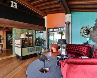 Donkey Bay Inn - Russell - Lobby