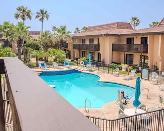 Kingfishers Retreat Serene 1BR Escape with Balcony 207 - South Padre Island - Pool