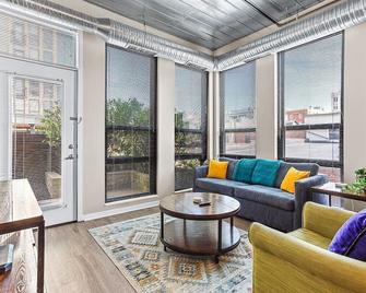 Modern apartment with fitness center - Ann Arbor - Salon