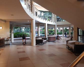Stylish 2 Bedroom Iris Tivoli Garden Residences - Mandaluyong - Lobby