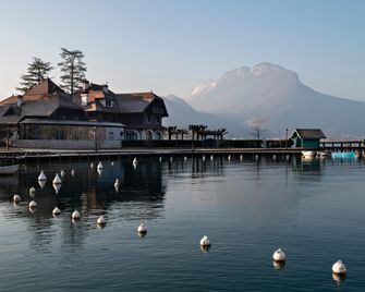 Hotel Restaurant Auberge Du Pere Bise - Talloires-Montmin - Building
