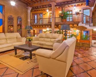 Hotel Refugio del Angel - פצקוארו - לובי