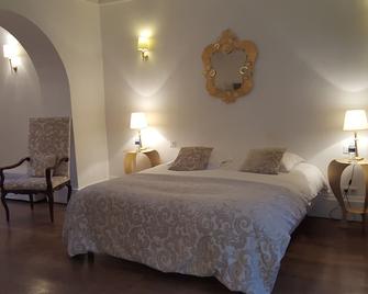 Chateau Le Sallay - Magny-Cours - Schlafzimmer