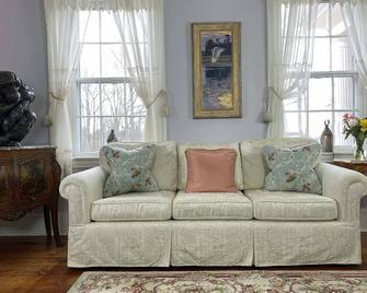 Lightner Farmhouse B&B - גטיסברג - סלון