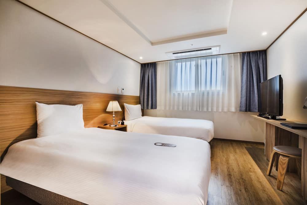 Hotel Rest Seogwipo - סאוגוויפו - חדר שינה