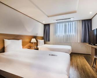 Hotel Rest Seogwipo - Seogwipo - Chambre