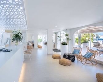 Fergus Style Carema Beach - Cala en Bosch - Recepción