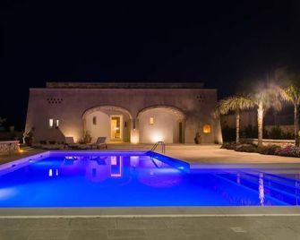 Relais Tenuta Campì - Martano - Piscina