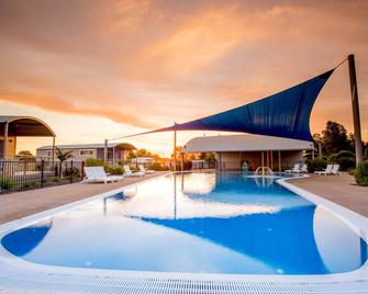 Big4 Deniliquin Holiday Park - Deniliquin - Piscina