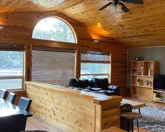Beautiful Mt.Shasta View Home on large Acreage - Weed - Recepce