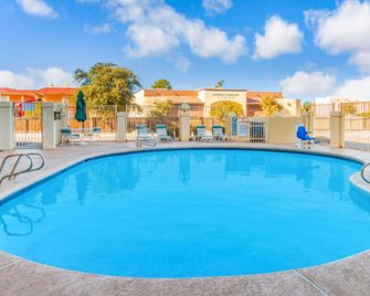 La Quinta Inn & Suites by Wyndham Las Cruces Organ Mountain - לאס קרוסס - בריכה