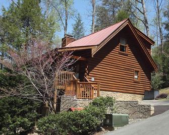 Bears Den - Gatlinburg - Building