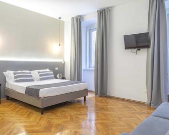 Elegante appartamento vicino alla stazione - Grey - Triest - Schlafzimmer