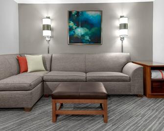 Candlewood Suites Cincinnati Northeast-Mason, An IHG Hotel - Mason - Living room