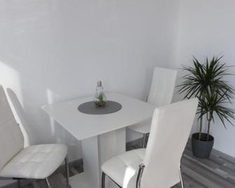Gabriella Apartmanhazak - Buk - Sala de jantar