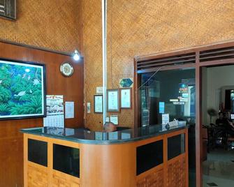 Makuta Hotel - Yogyakarta - Front desk