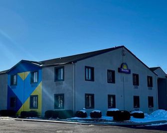 Days Inn by Wyndham Lincoln, IL - Lincoln - Building