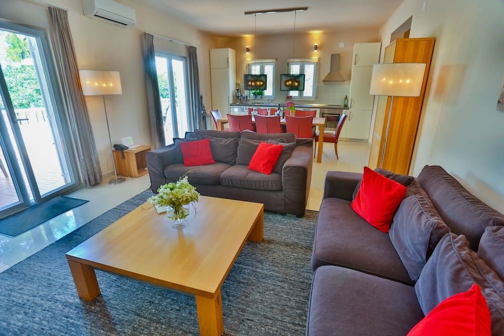 Villa with private pool, BBQ and harbour view (2 kayaks/2 supboards) - Milna (Brač) - غرفة معيشة
