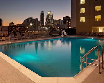 Holiday Inn Express & Suites Austin Downtown - University - Austin - Alberca