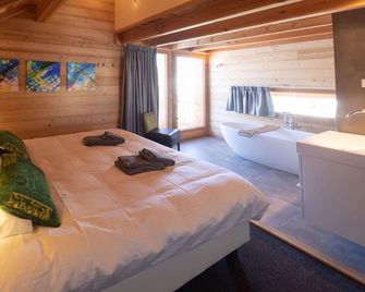 Luxury chalet (brand new) at Puy Saint Vincent 1400, nature, 250m to ski slopes - Puy-Saint-Vincent - Bedroom