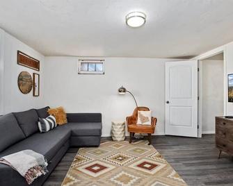 #stayinmydistricttwinfalls Tudor - Twin Falls - Living room