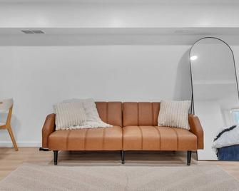 Affordable Nyc Luxury: Warm & Inviting Stay, Walk To Riverside Views - Edgewater - Pokój dzienny