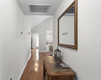 Newly Renovated Rental Fort Eisenhower / Ft. Gordon, Masters & Csra - Grovetown - Hallway
