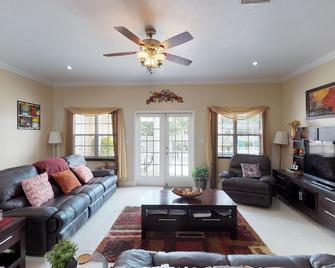 Savhaven - 4 Bed, 4 Bath with Pool, Sleeps 8 (2 minutes away from Spotts Beach) - Bodden Town - Living room