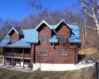 Log Home/Lodge Getaway - Elsberry - Edificio