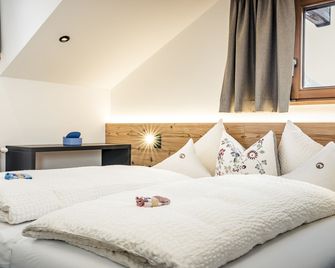Pension Der Steinbock - Das 300 Jahre Alte Bauernhaus - Tirol - Sankt Anton am Arlberg - Habitación