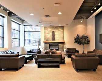 Extraordinary Mountain Penthouse, Spectacular Views, Pool & Hot Tub, Park Pass - Canmore - Lounge