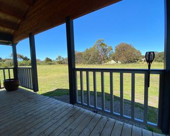 bretts rest AZA - Kingscote - Balcón