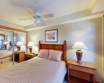 2307- Two Bedroom + Den Deluxe Eagle Springs East 2 Hotel Room by RedAwning - Solitude - Habitación