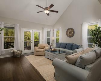 Lake House with Golf Cart - Tullahoma - Huiskamer